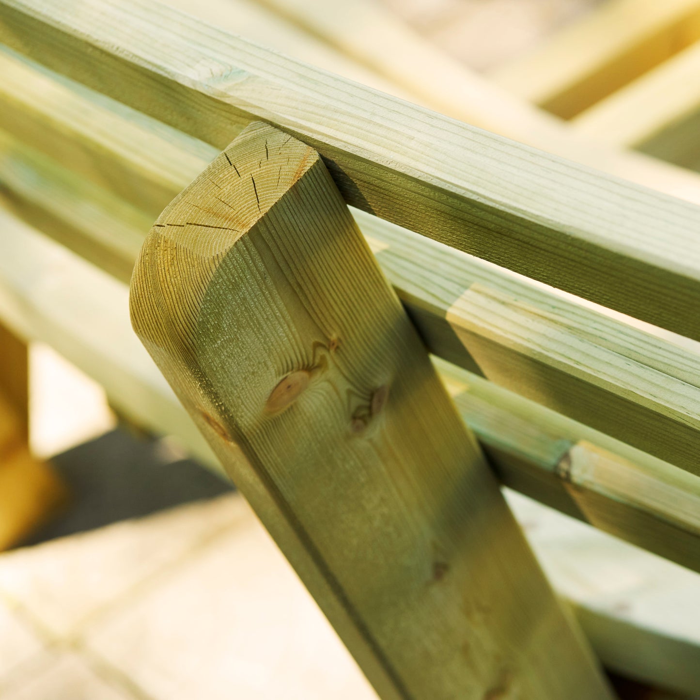 Round table with backrest