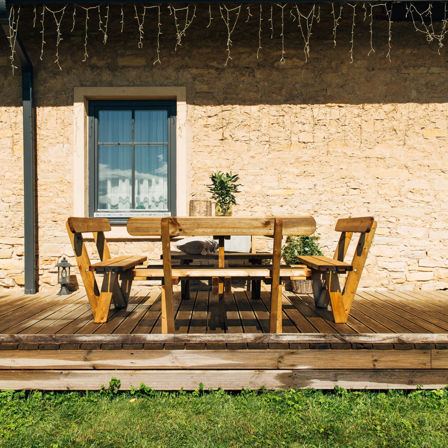 Square table with backrests